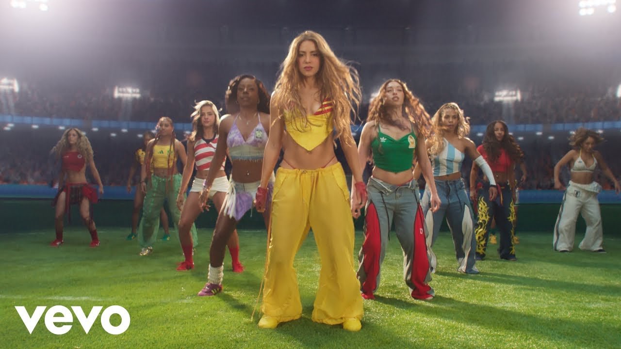 Shakira Stands on a Golden Angel — Then the Whole Planet — for Dai Dai